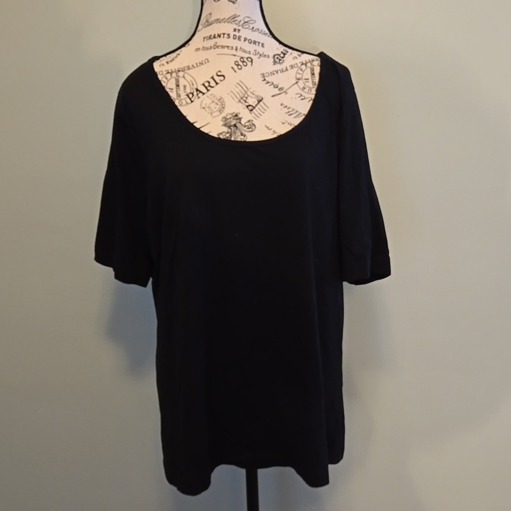 Black Scoop-Neck Tee - Picture 1 of 5